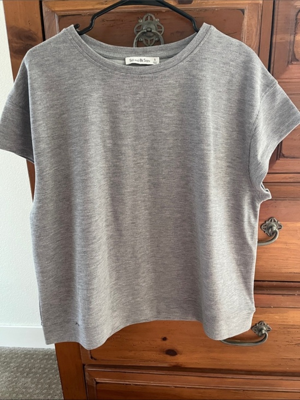 See And Be Seen Gray Cropped Knit Top Size Small NWOT